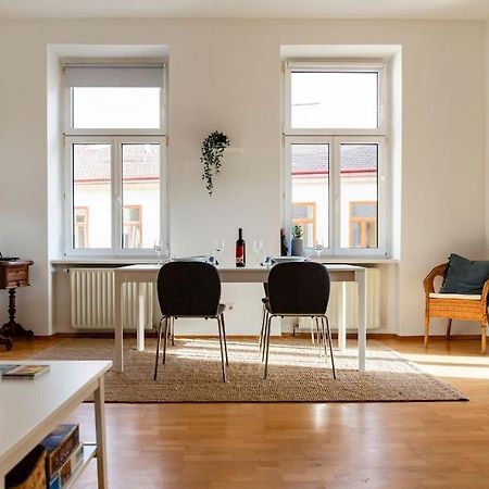 Savoir-Vivre In Unserer Zentralen Balkonwohnung เวียนนา ภายนอก รูปภาพ