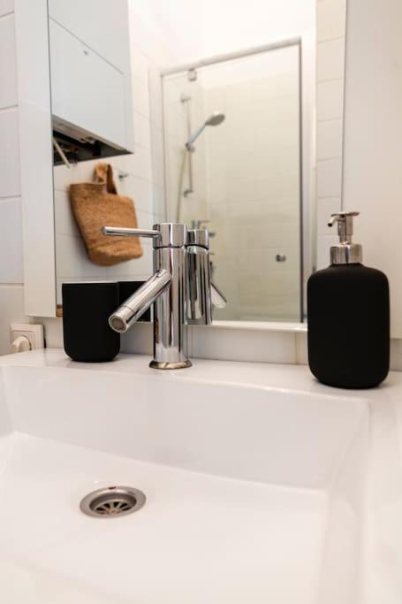 Savoir-Vivre In Unserer Zentralen Balkonwohnung เวียนนา ภายนอก รูปภาพ
