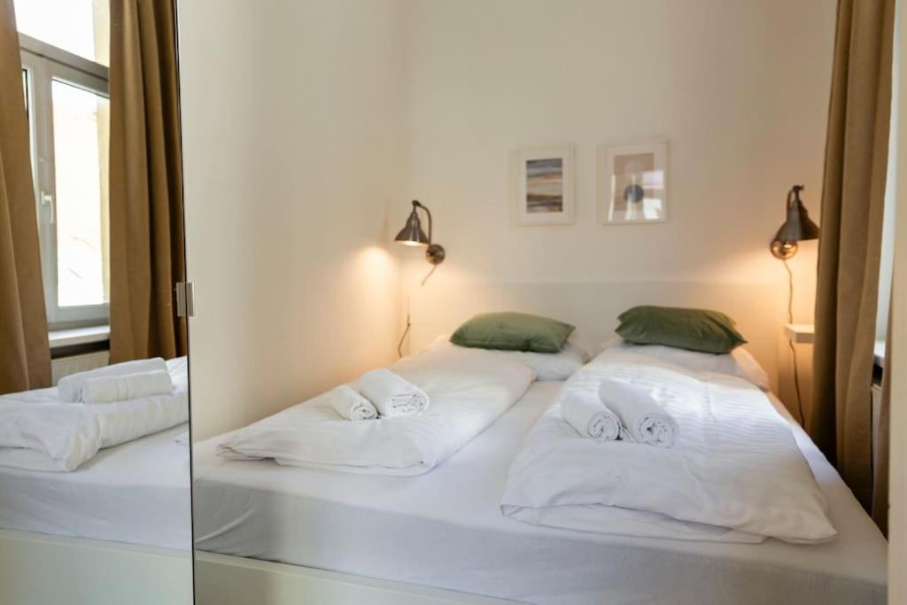 Savoir-Vivre In Unserer Zentralen Balkonwohnung เวียนนา ภายนอก รูปภาพ