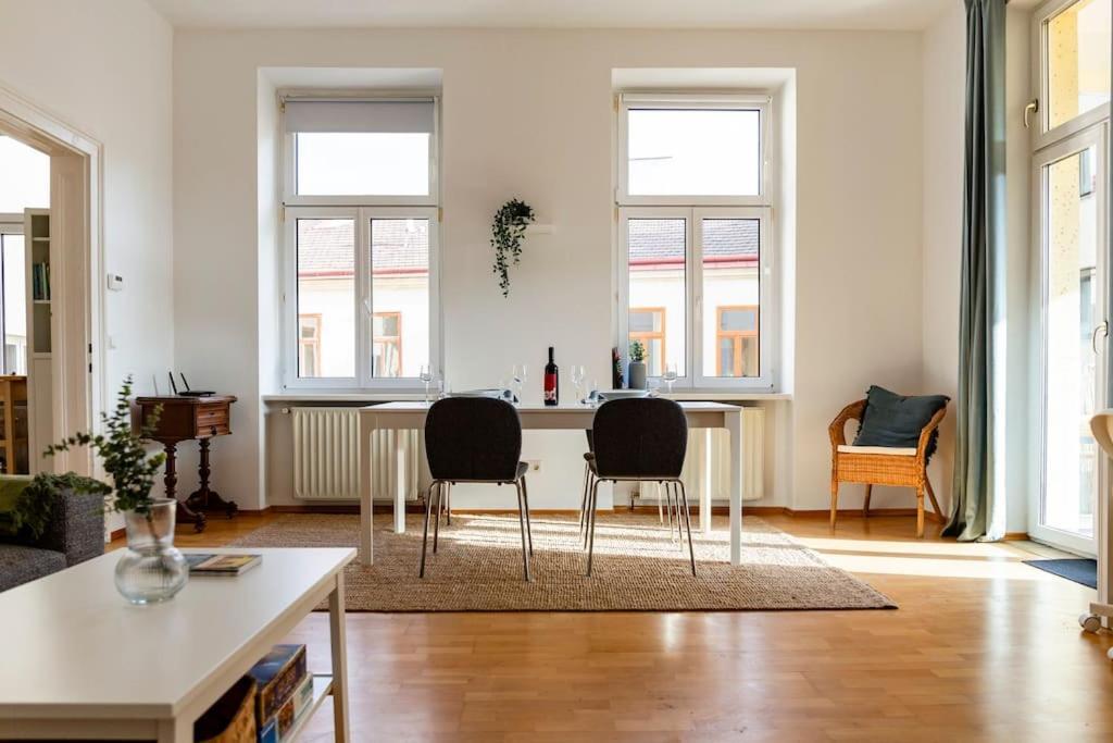 Savoir-Vivre In Unserer Zentralen Balkonwohnung เวียนนา ภายนอก รูปภาพ