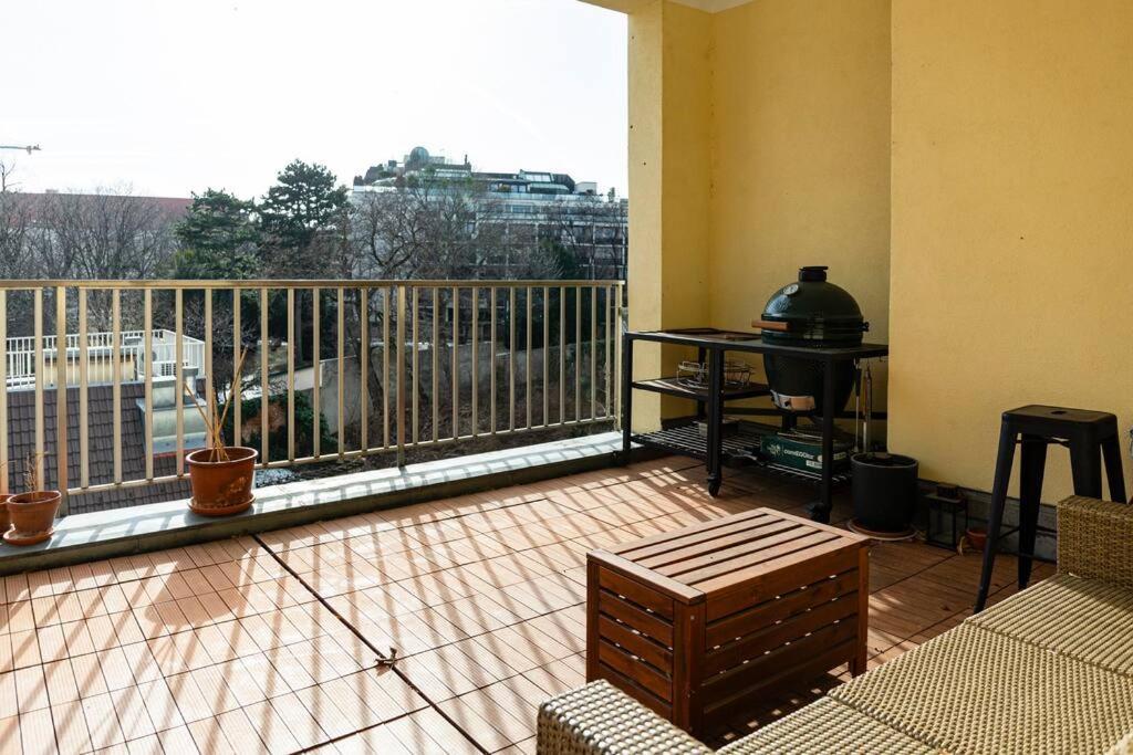 Savoir-Vivre In Unserer Zentralen Balkonwohnung เวียนนา ภายนอก รูปภาพ