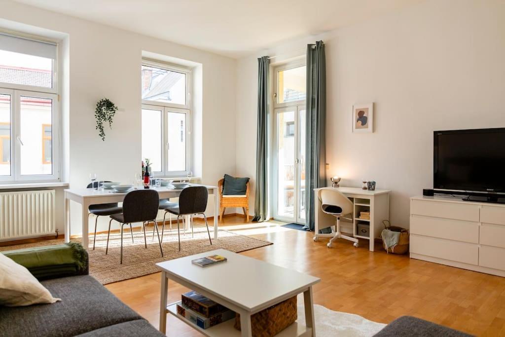 Savoir-Vivre In Unserer Zentralen Balkonwohnung เวียนนา ภายนอก รูปภาพ